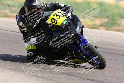 media/Apr-30-2023-CRA (Sun) [[020fcf5d43]]/Race 14-400 Expert-Amateur Superbike/